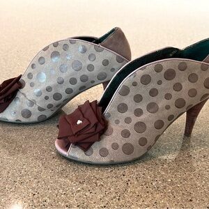 IRREGULAR CHOICE POETIC LICENSE EU39 slip on heels gently used